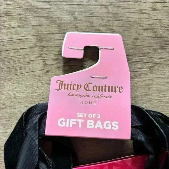 Juicy Couture Home 3 Piece Gift Bag Set With Gift Tags Velvet Handles - Picture 6 of 10